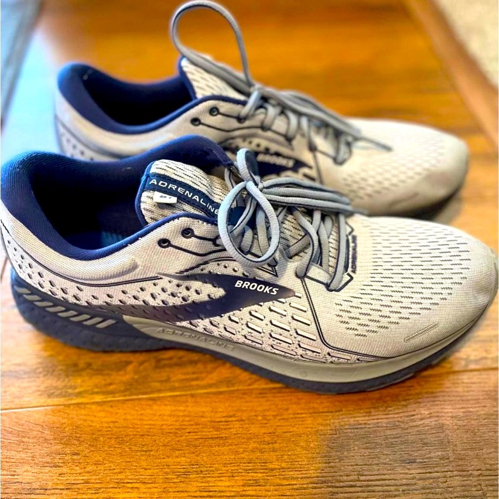 Men’s Brooks Adrenaline size 12